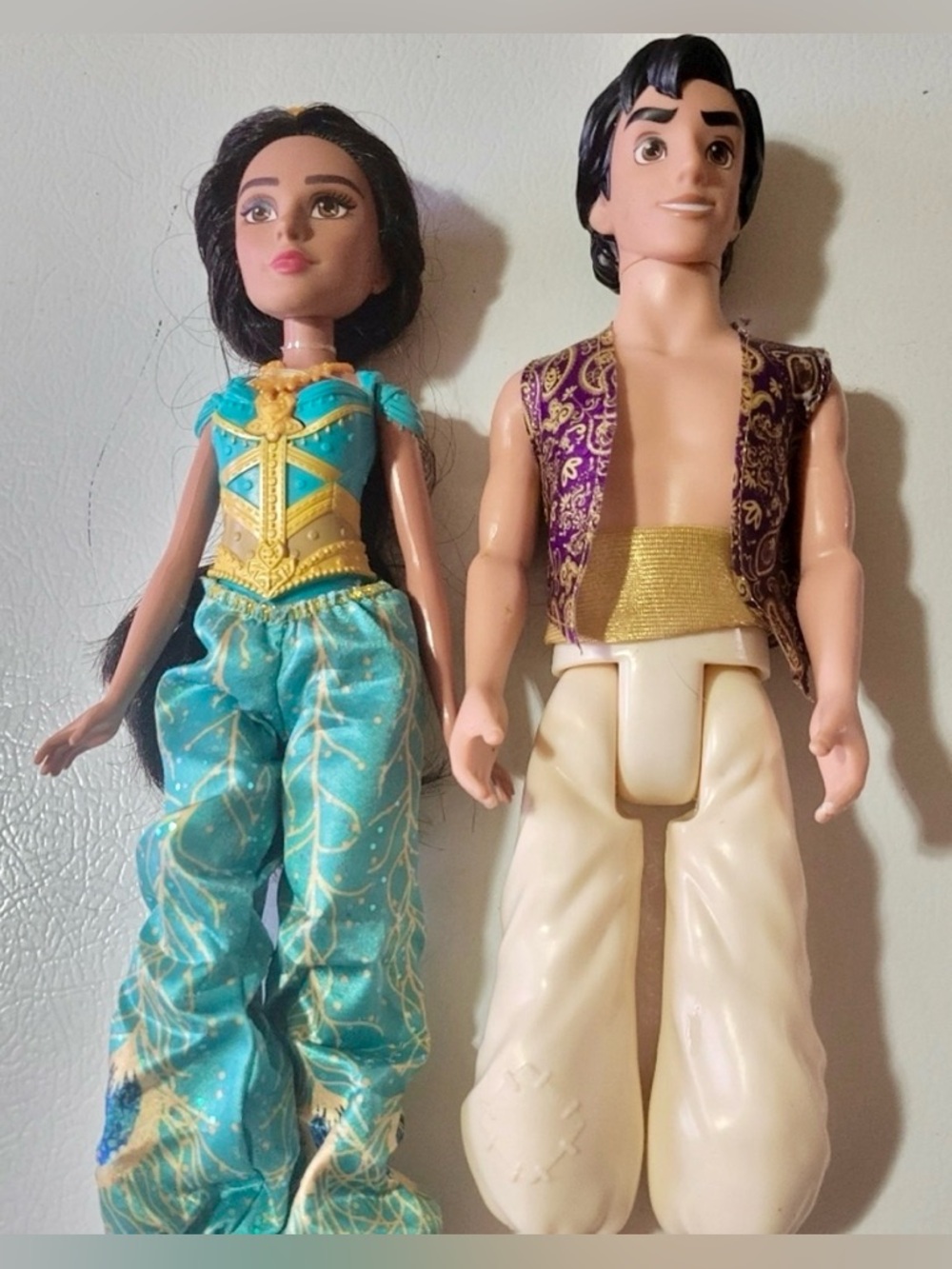 DISNEY - ALADDIN’S PRINCESS JASMINE AND ALADDIN BARBIE DOLLS - LIKE NEW